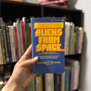 Aliens From Space (The Real Story of Unidentified Objects)
Donald Keyhoe (1974)